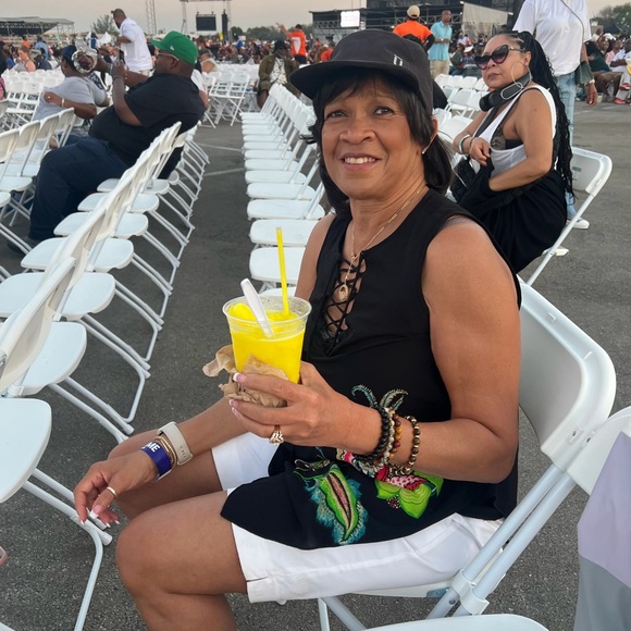 Meet your Posher, Debbie - Picture 5 of 7